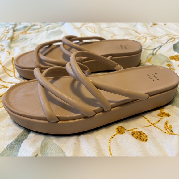 A new days women’s platform sandals - Picture 2 of 4